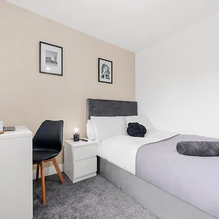 Morden En-Suite Room - Close Manchester City Cente & Etihad Stadium Экстерьер фото