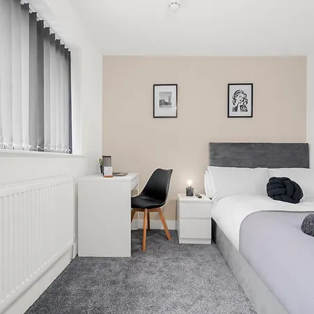Morden En-Suite Room - Close Manchester City Cente & Etihad Stadium Экстерьер фото