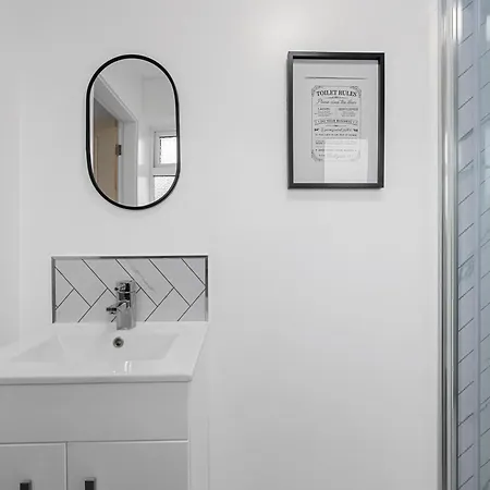 Morden En-Suite Room - Close Manchester City Cente & Etihad Stadium Экстерьер фото