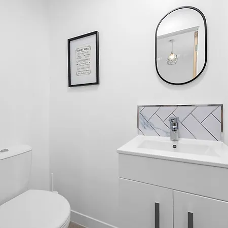 Morden En-Suite Room - Close Manchester City Cente & Etihad Stadium Экстерьер фото