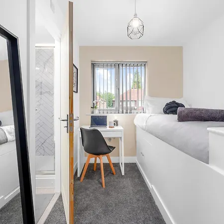 Morden En-Suite Room - Close Manchester City Cente & Etihad Stadium Экстерьер фото