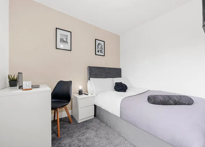Morden En-Suite Room - Close Manchester City Cente & Etihad Stadium