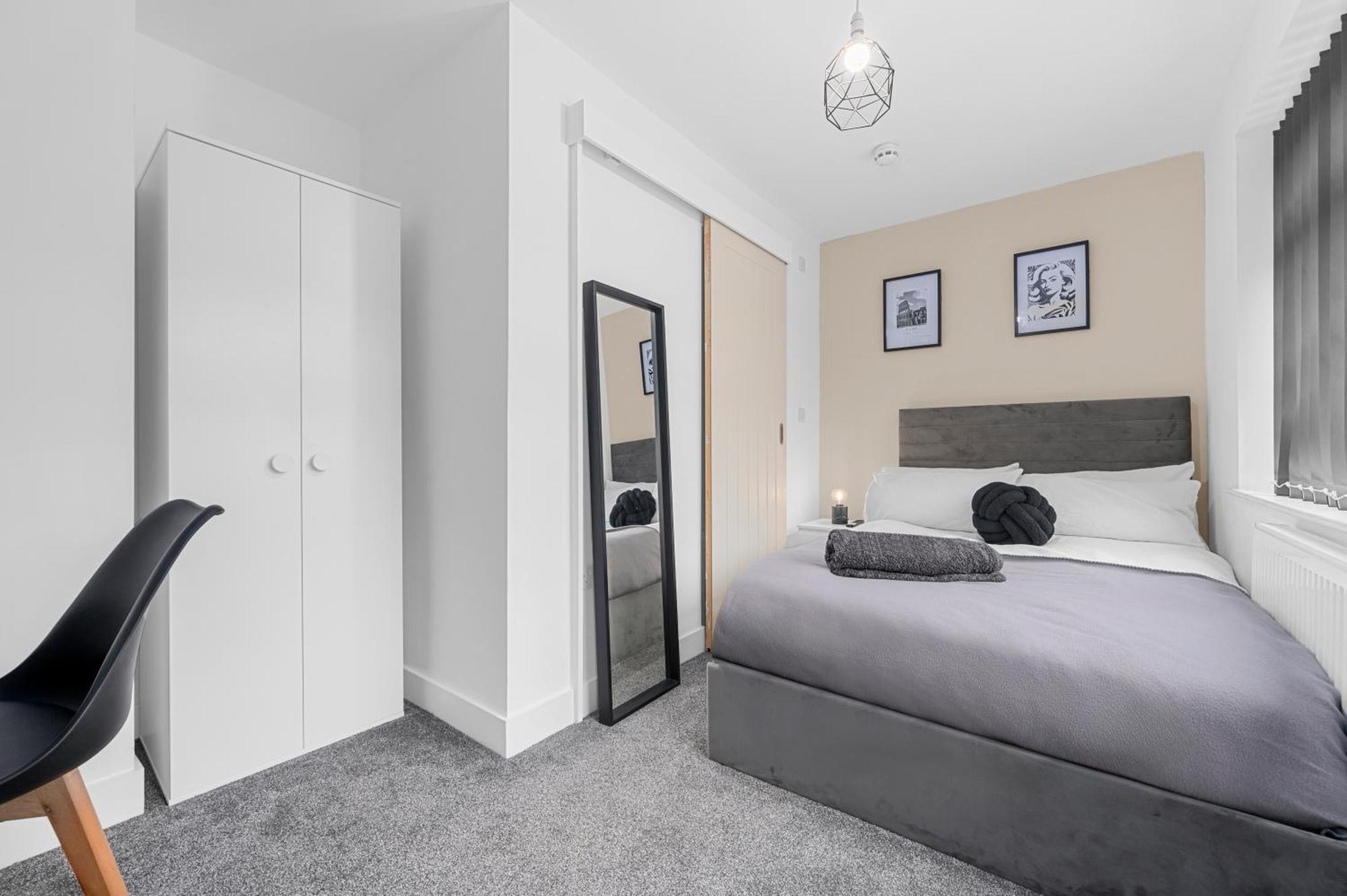 Morden En-suite - Close Cente & Etihad Stadium Проживание в семье *